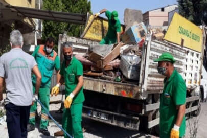 Bursa'da çöp evden 10 kamyon çöp çıktı