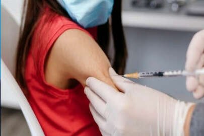Prof. Dr. Kurugöl'den 12 yaş üzeri çocuklar için velilere aşı çağrısı