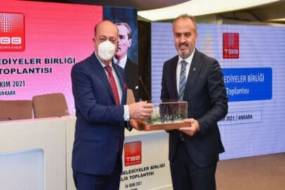 Başkan Aktaş ödülü Bakan Bilgin'den aldı