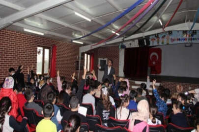 Bursa'da yazarlar okullarda öğrencilerle buluşuyor