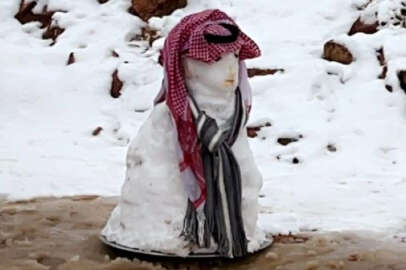 Suudi Arabistan'a kar yağdı! Halk mutluluktan sokaklarda dans etti