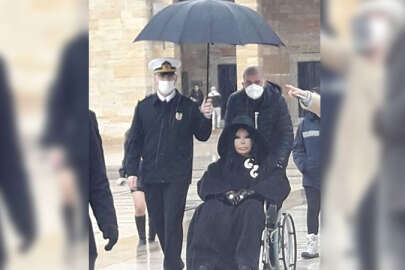 Bülent Ersoy: Şemsiye talebim olmadı, tutmuşlarsa da ne var bunda?