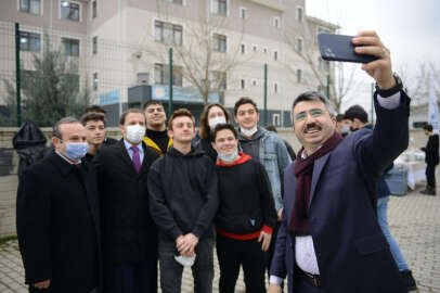 Bursa Yıldırım Belediye Başkanı Oktay Yılmaz gençlerle bir araya geldi 
