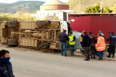 İşçi servisi devrildi: 15 yaralı