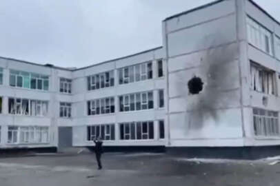 Rus güçleri Ukrayna'da okulu vurdu! O anlar kamerada