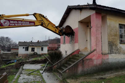 Bursa İnegöl'de tehlike arz eden binalar yıkıldı