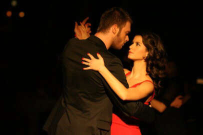 Kıvanç Tatlıtuğ ve Beren Saat 14 yıl sonra buluşuyor