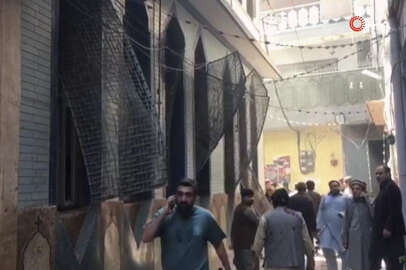 Pakistan'da camiye bombalı saldırı