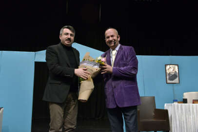 Bursa'da Yıldırımlılar 7'den 70'e tiyatroyla buluştu