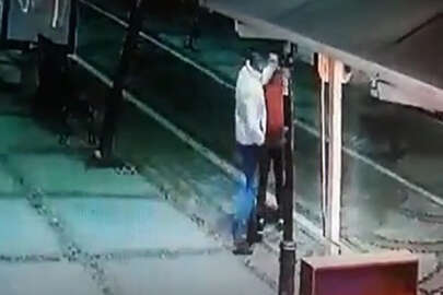 Arkadaşının attığı tokat hayatına mal oldu! O anlar saniye saniye kaydedildi