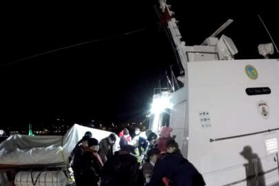 Çeşme'de 17 düzensiz göçmen kurtarıldı