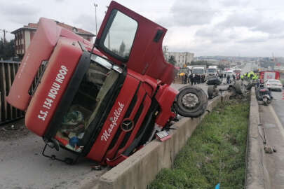 Gebze'de can pazarı! 4 araç birbirine girdi