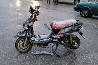 Bursa'da elektrikli bisiklet sürücüsü otomobille çarpıştı