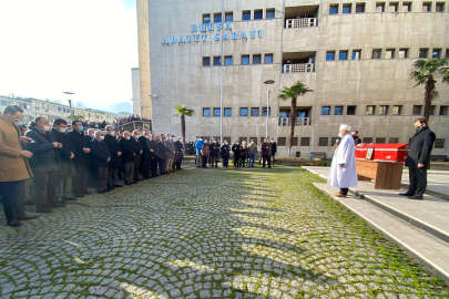 Bursa'da parkta ölü bulunan kadın hakim için Bursa Adliyesi'nde tören düzenlendi