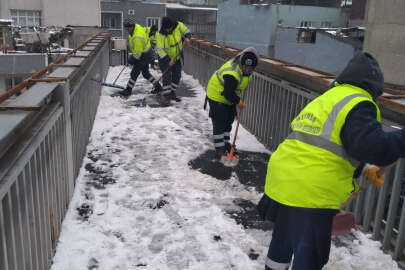Bursa Büyükşehir Belediyesi'nden yayalara özel kar temizliği 