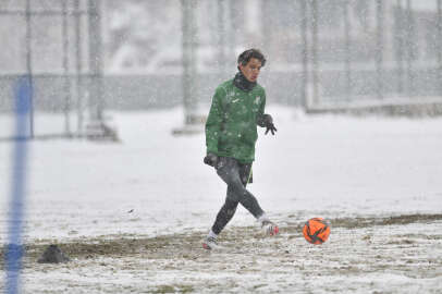 Bursaspor'dan kar altında maç hazırlığı 