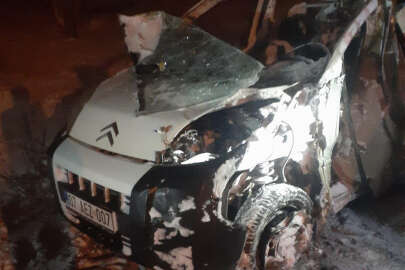 Korkunç kaza! Ticari araç kar küreme aracına çarptı... 