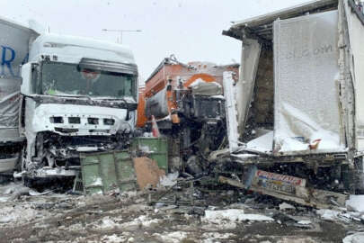Kuzey Marmara Otoyolunda feci kaza! 4 tır birbirine girdi