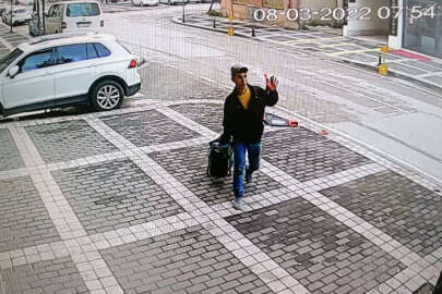 Hırsız araç içinde uyuyan şoförü fırsat bilip, telefonu çaldı