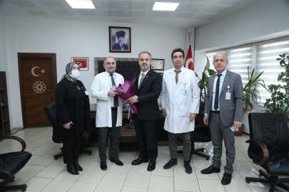 Bursa Büyükşehir Belediye Başkanı Alinur Aktaş'tan doktorlara bayram ziyareti