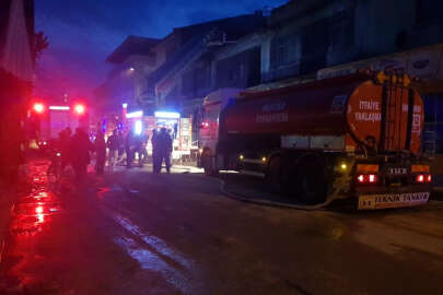 Bursa'da mobilya imalathanesinde yangın!