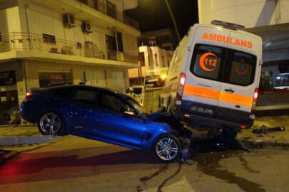 Hasta almaya giden ambulans kaza yaptı