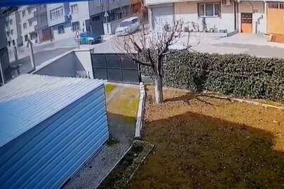 Bursa'da dikkatsiz sürücüler kafa kafaya çarpıştı!