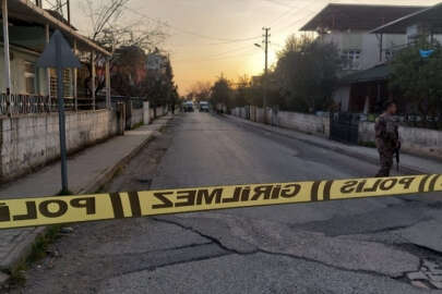 Polisten kaçan şüpheliler yola el bombası attı