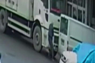 50 tonluk kamyonu elleri ile durdurmaya çalıştı: İlginç anlar kaydedildi