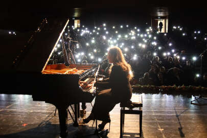 Azerbaycanlı sanatçılardan Bursa’da piyano ziyafeti