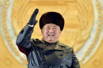 Kim Jong-un'dan füze denemesine özel deri ceketli klip!
