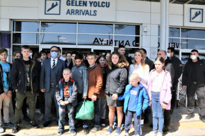 Ukrayna'da yetimhanelerdeki 159 çocuk Türkiye'ye geldi