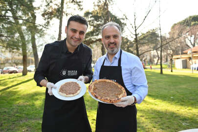 CZN Burak, Bursa'nın lezzetlerine hayran kaldı