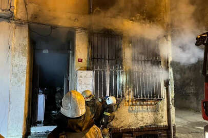 Yangın paniği:  4 kişi ve 6 kedi yavrusunu itfaiye ekipleri kurtardı