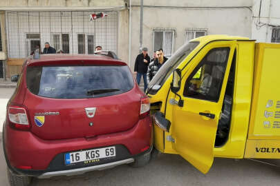 Bursa'da kaza! Elektrikli araç otomobil ile çarpıştı