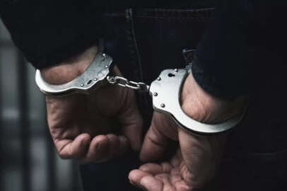 Araca sahte para ve uyuşturucu koydular: 6 polis memuru tutuklandı!