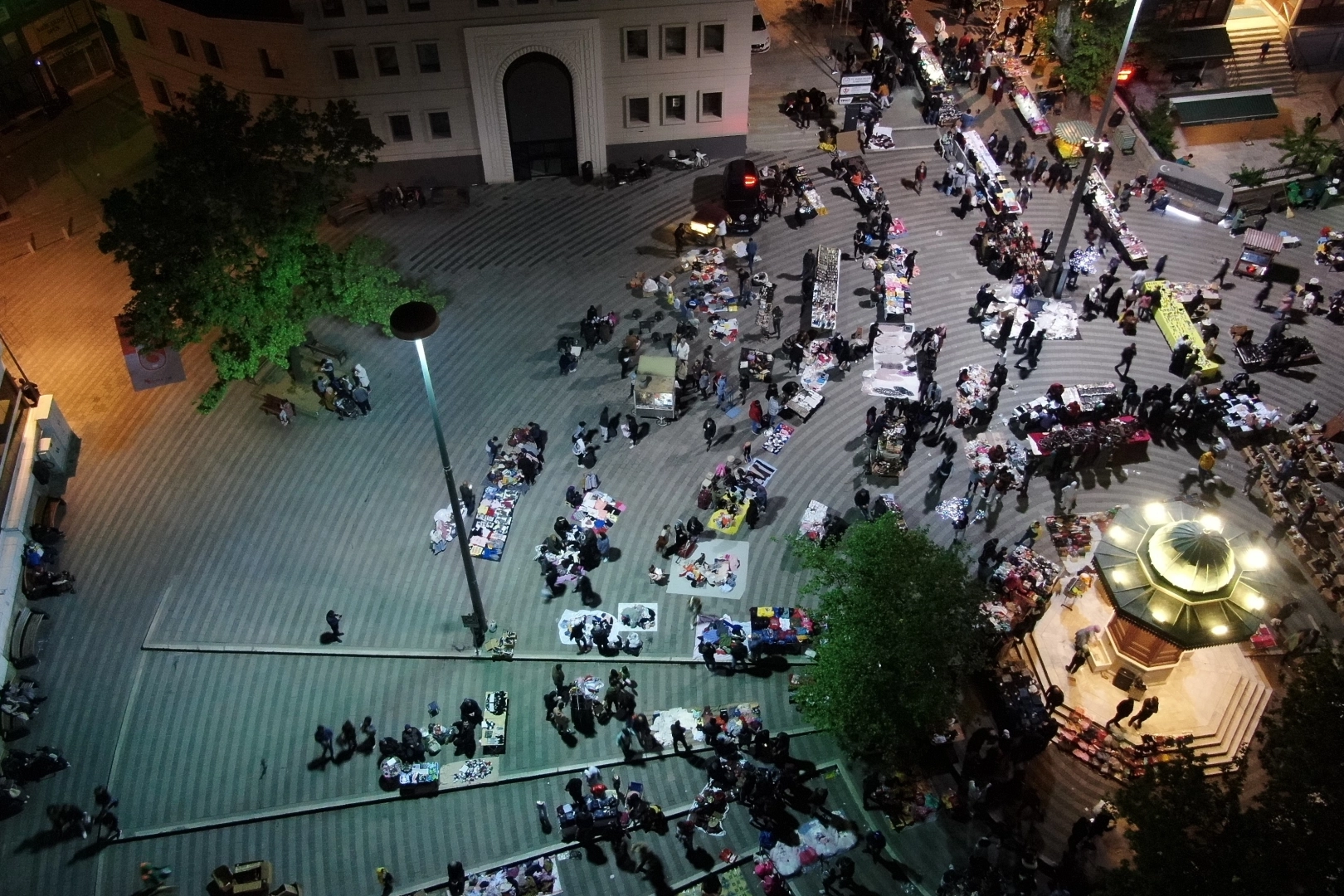Bursa'da bayram alışverişi gece boyunca sürdü