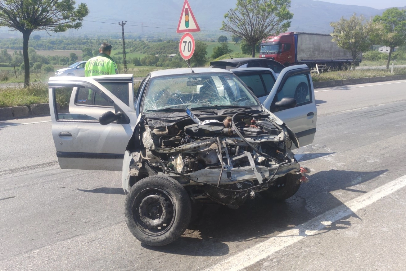 Bursa'da can pazarı! Sürücü araçtan fırladı...