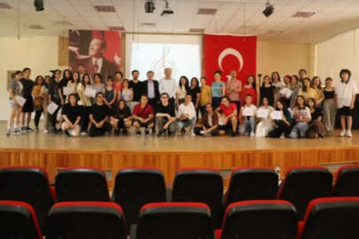 Bursa Zeki Müren Güzel Sanatlar Lisesi ödülleri topladı
