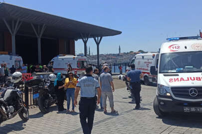 Şehir hatları vapuru iskeleye çarptı