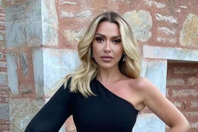 Hadise soyadını değiştirdi