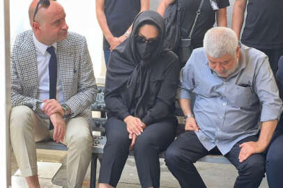 Ebru Gündeş'in acı günü