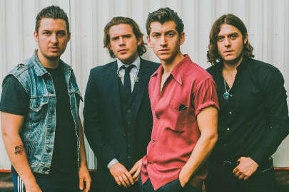 Bakkal Arctic Monkeys'i kovdu!