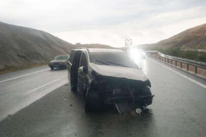 Bursa'da kontrolden çıkan kamyonet kaza yaptı: 4 yaralı