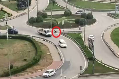 Bursa’da ölümüne dilencilik: Araçların önüne atladı!