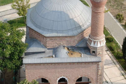 Bursa'da hırsızlar caminin kurşunlarını çaldı