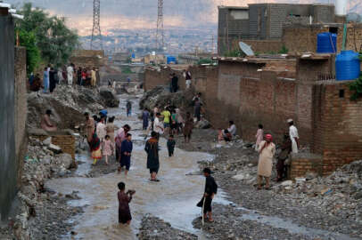 Pakistan'daki sel felaketinde can kaybı bin 33 oldu