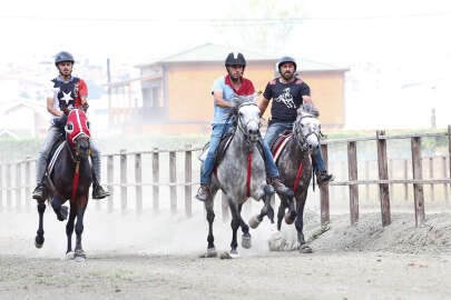 Bursa'da Rahvan Atlar zafere koştu