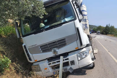 Bursa’da iki kamyon kafa kafaya çarpıştı!