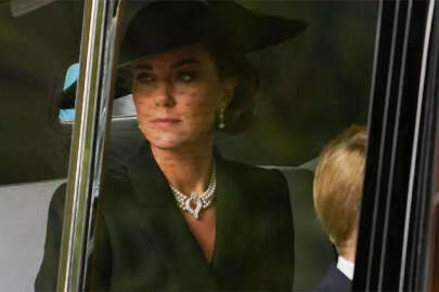 Kate, Kraliçe'nin ardından 'incileriyle ağladı'